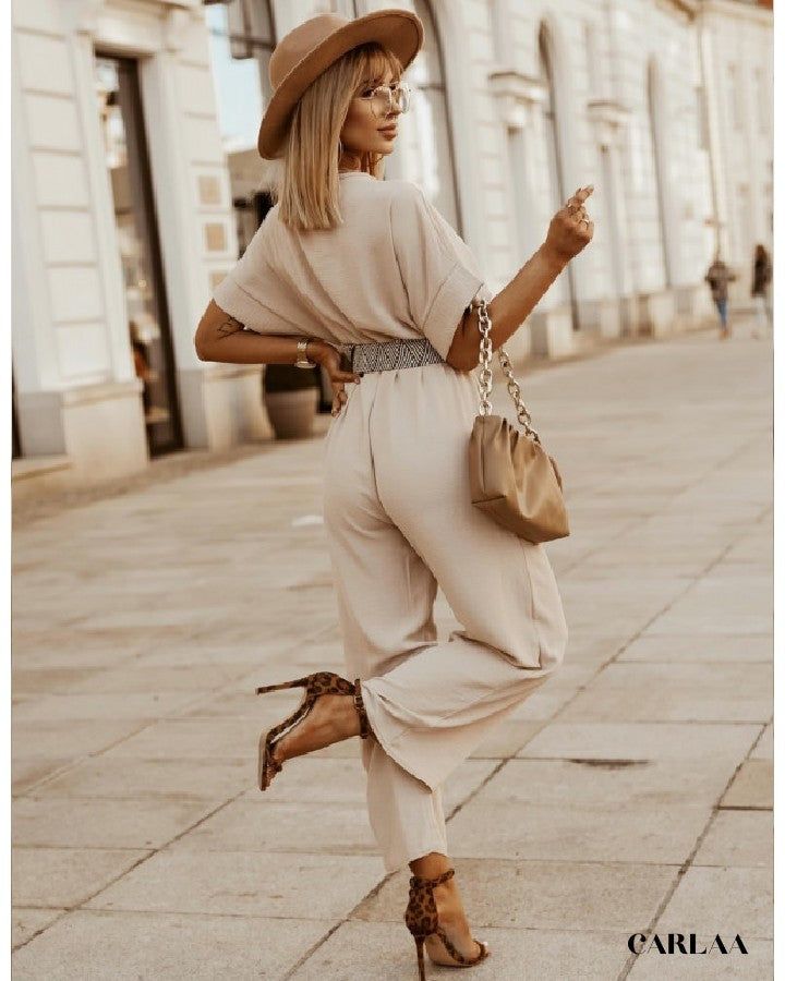 combinaison femme beige chic