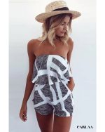 combishort femme plage en été