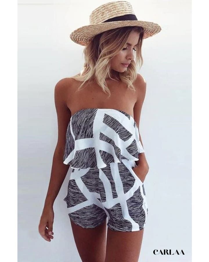 combishort femme plage en été